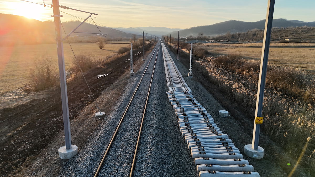 Haladékot kapott a vasútvillamosítási projekt: nem kell teljesen befejezni 2026 augusztusáig