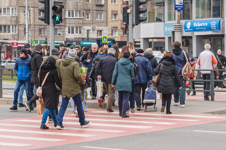 A lakosság fele szerint Romániának egyensúlyt kellene fenntartania az Egyesült Államok és az EU között