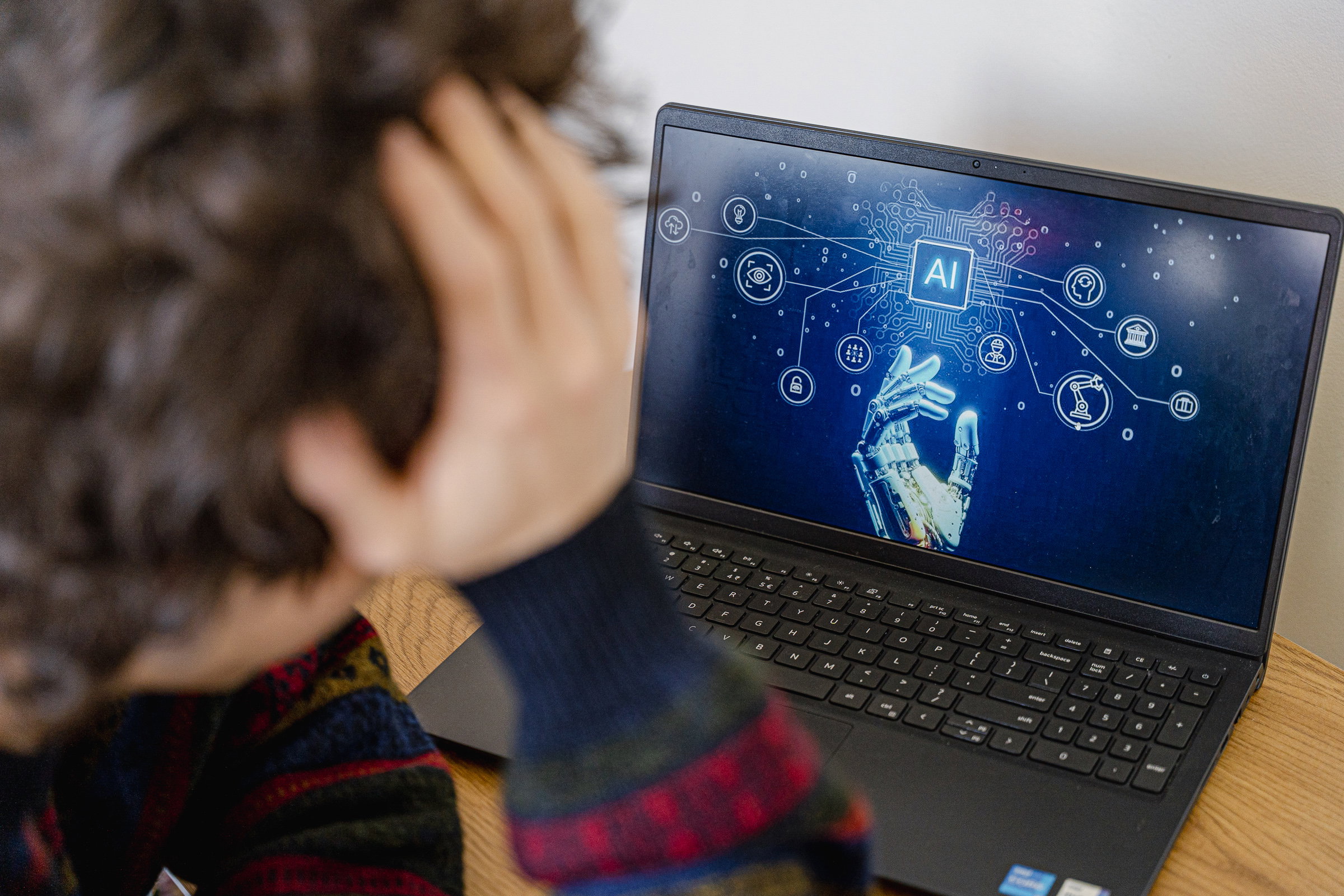 Sose szabad nagy döntéseket bízni a gépi tudásra – Orbán Szabolcs szerzetes a mesterséges intelligenciáról (1.)