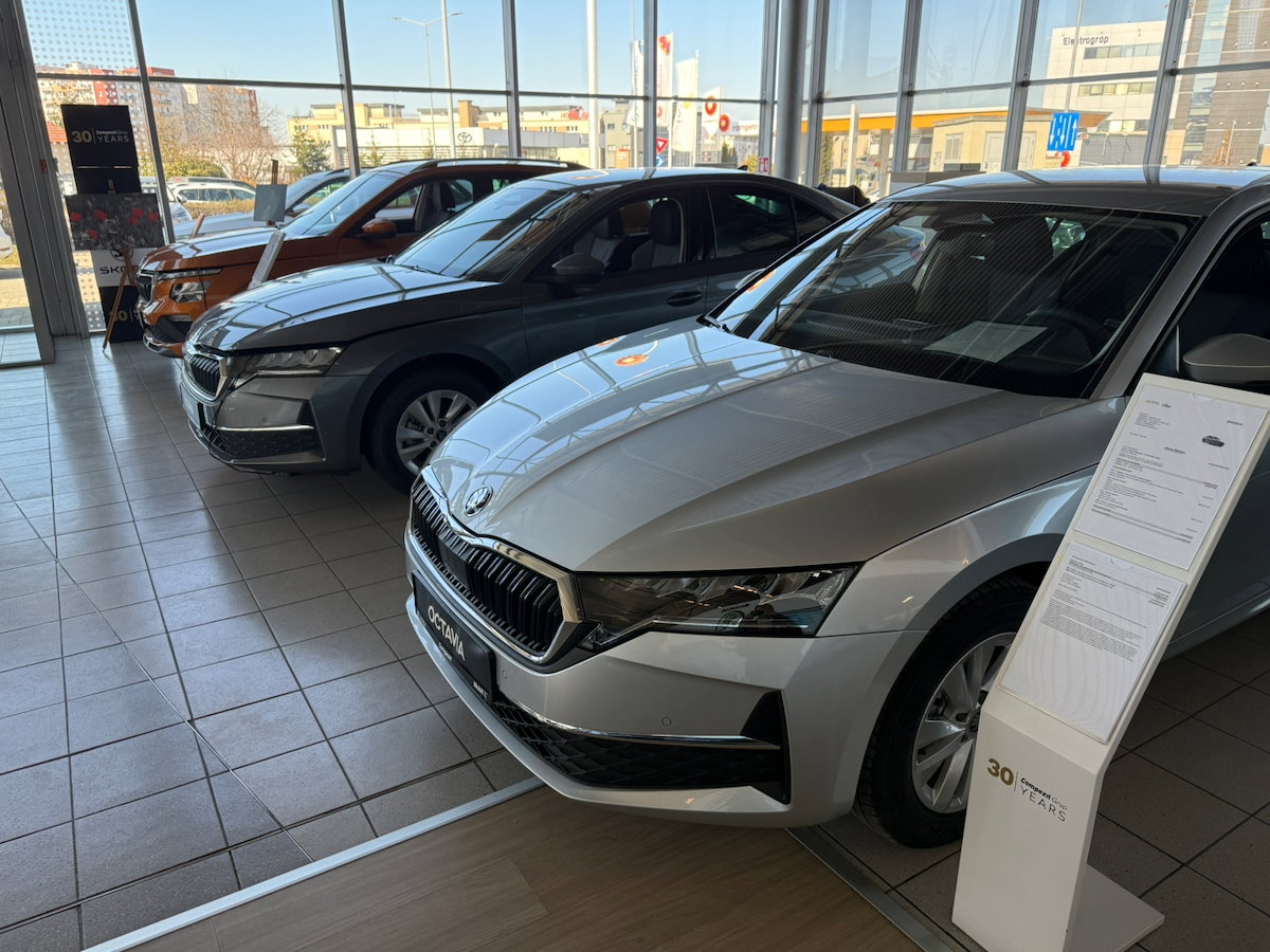 Jelentős árengedményekkel válaszolnak az autókereskedők a megcsappant romániai keresletre