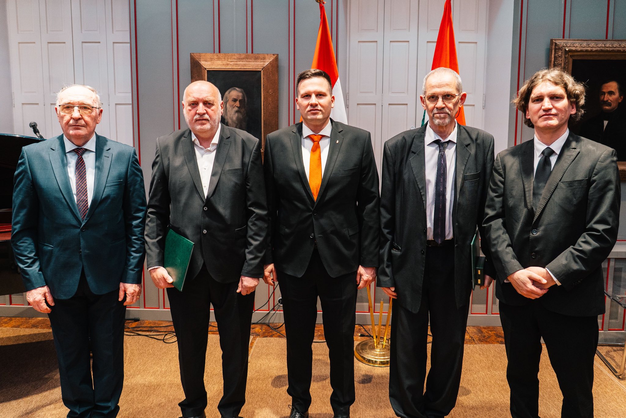 „Az ember több a sorsnál”. Magyar állami kitüntetéseket adtak át Kolozsváron