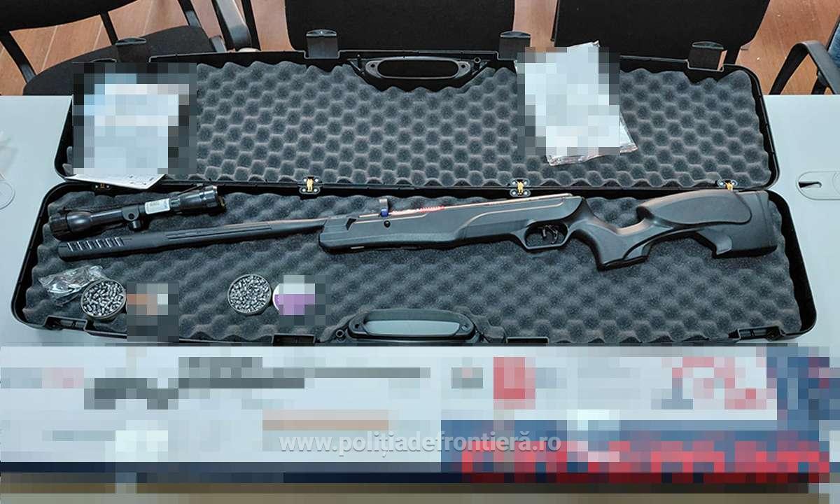 Fegyvert rejtett a csomag: a kolozsvári repülőtéren buktatták le a küldeményt