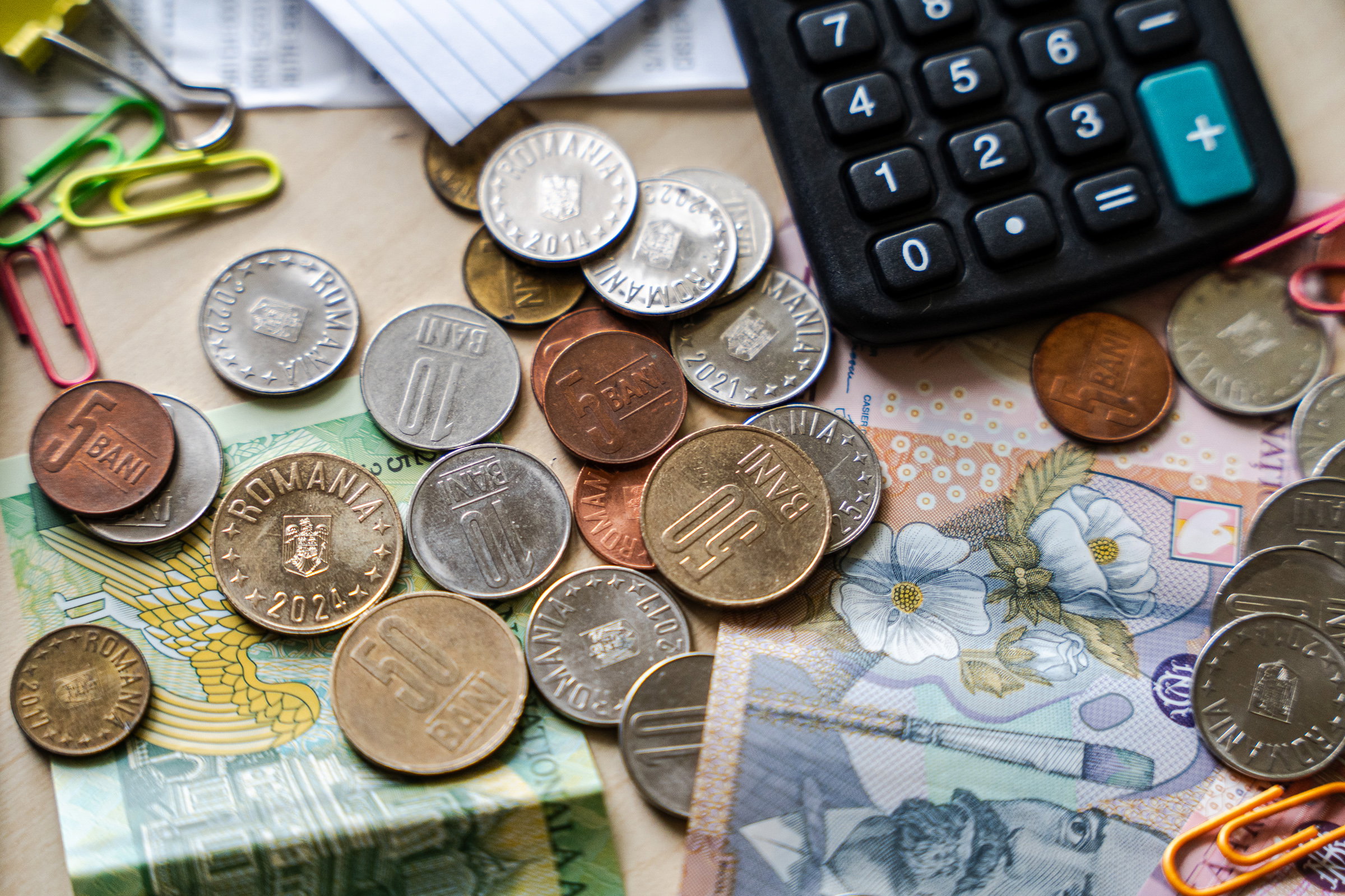 Elértéktelenedik a keresetünk, növekednek az élelmiszer és energiaárak