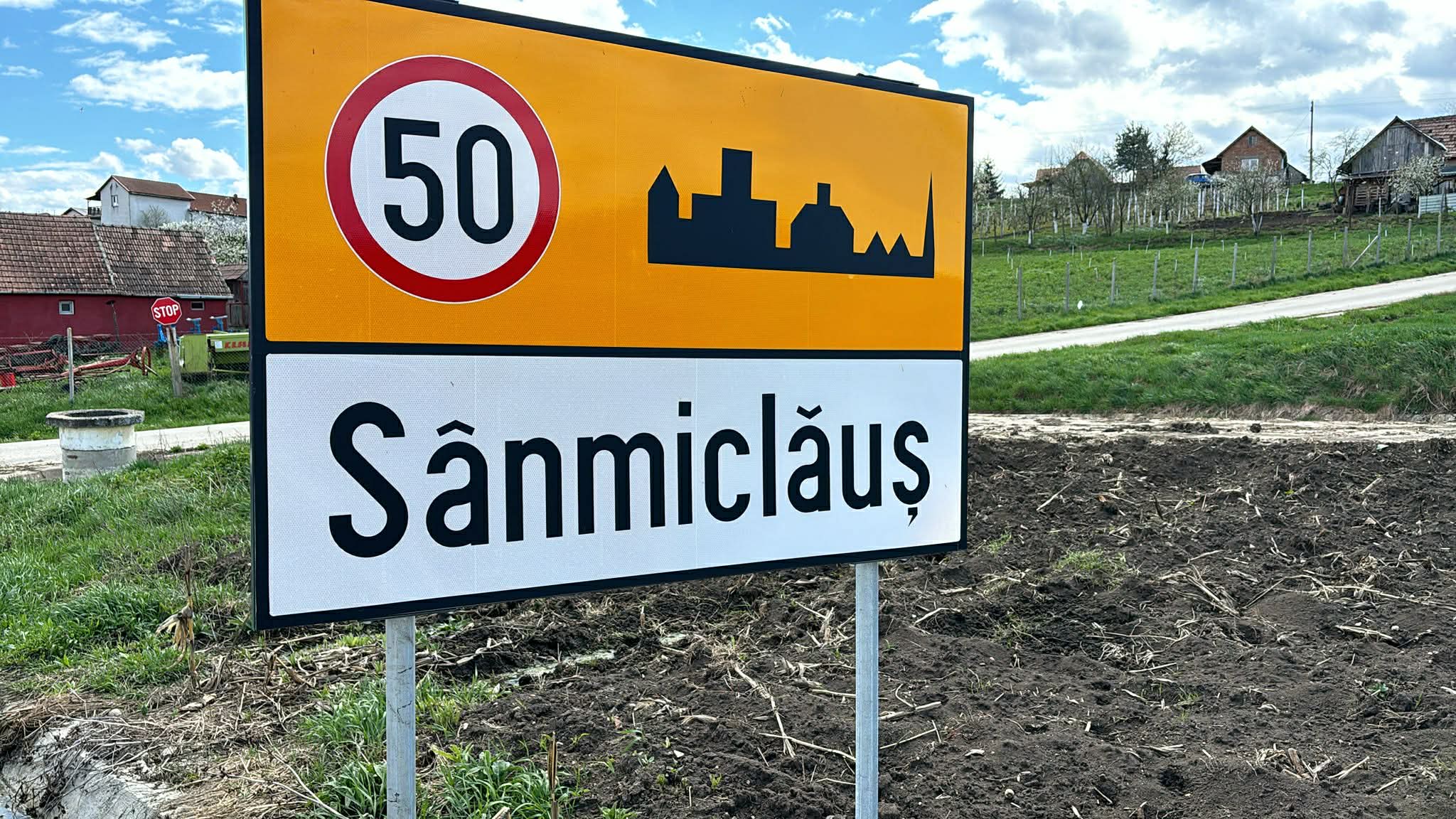 Kétnyelvűség a szórványban: nemcsak a táblákról szól, az identitás megéléséről és láthatóvá tételéről is