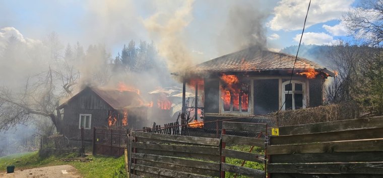 Bolojan: A kormány támogatást nyújt azoknak a családoknak, akiknek háza leégett a Vrancea megyei tűzben
