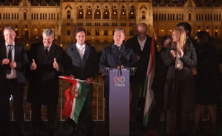 „Nem kicsit, nagyon”: a győzelem estéjén történelmi fordulatról és nemzeti újraegyesítésről beszélt Magyar Péter