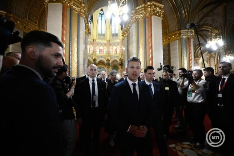 Megválasztották Magyarország miniszterelnökének Magyar Pétert