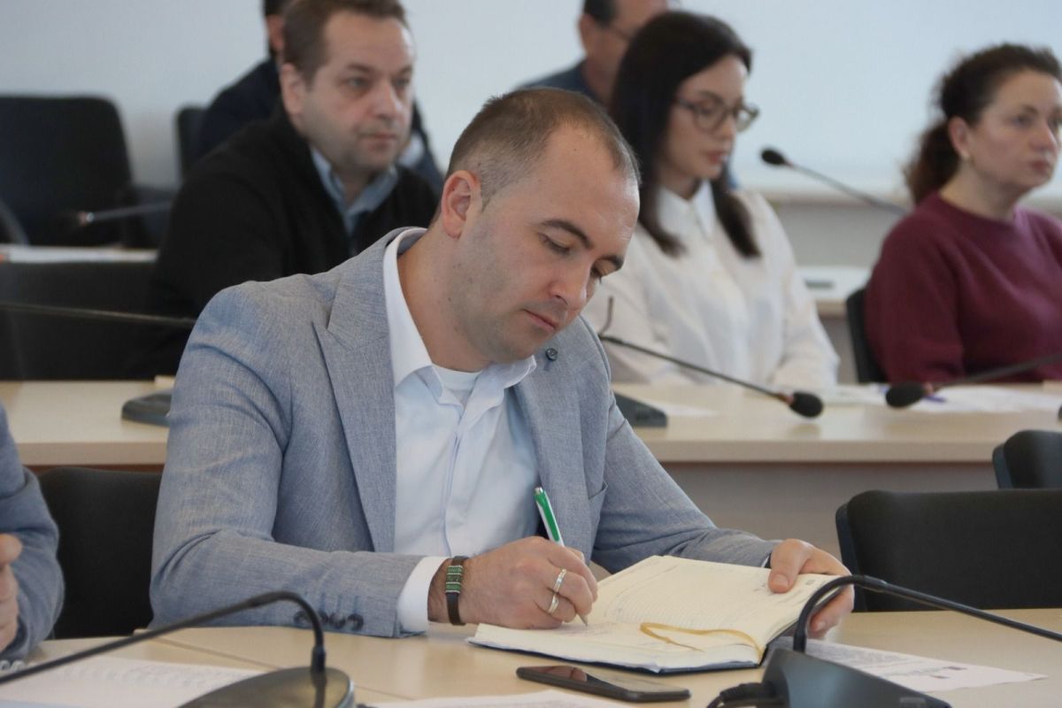 Péró Tamás: alelnökként könnyebb a magyar érdekek érvényesítése a költségvetés elfogadásakor is