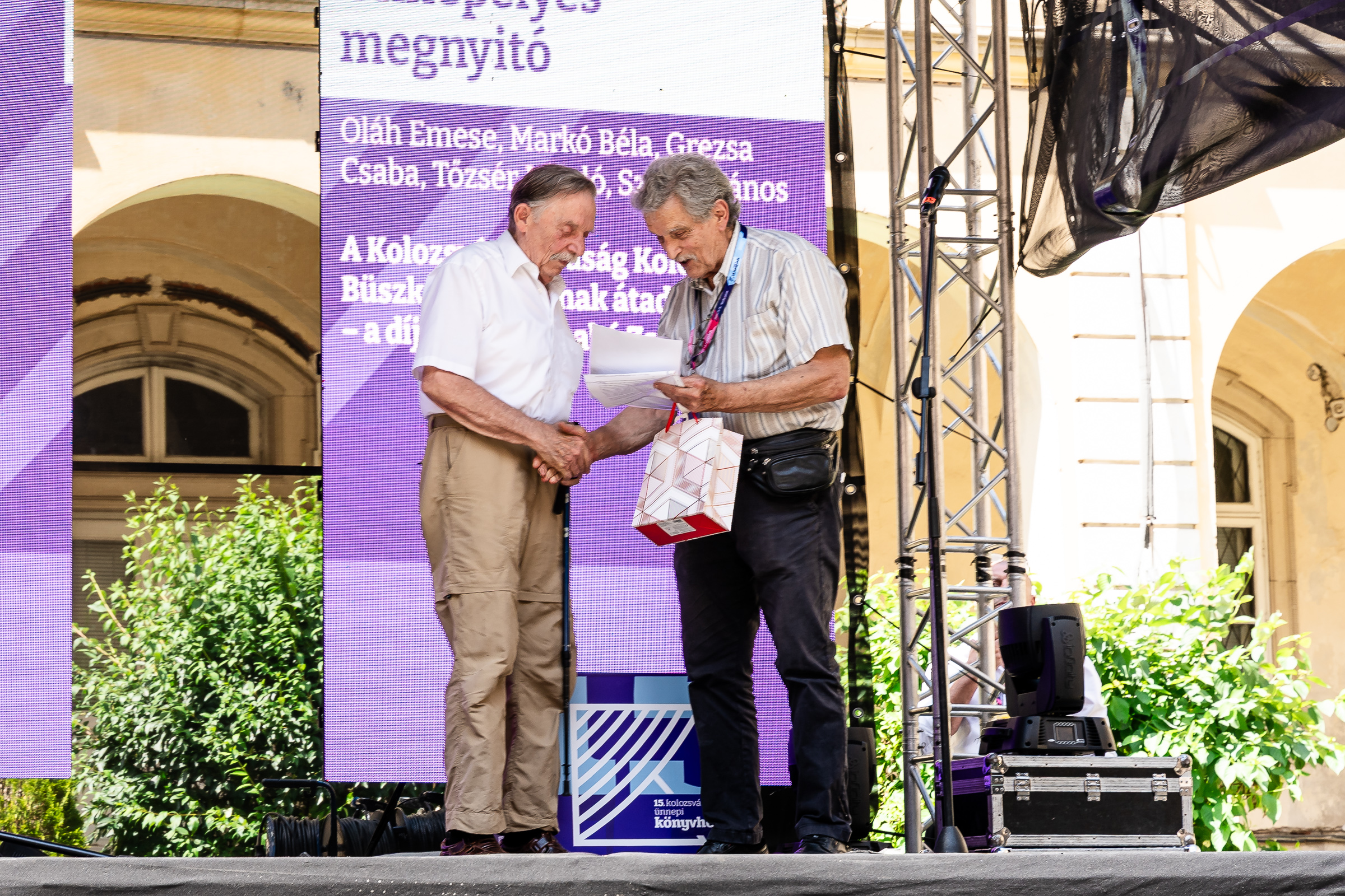 Csak a kultúra az, ami egyszerre megkülönböztet és rokonít. Megnyílt a Kolozsvári Ünnepi Könyvhét