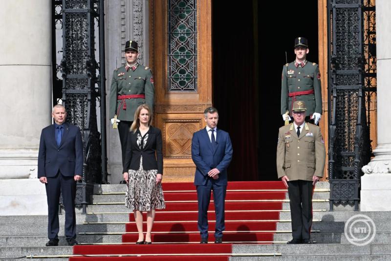 Magyar Péter a nemzeti összetartozás napján: Isten áldjon minden magyart