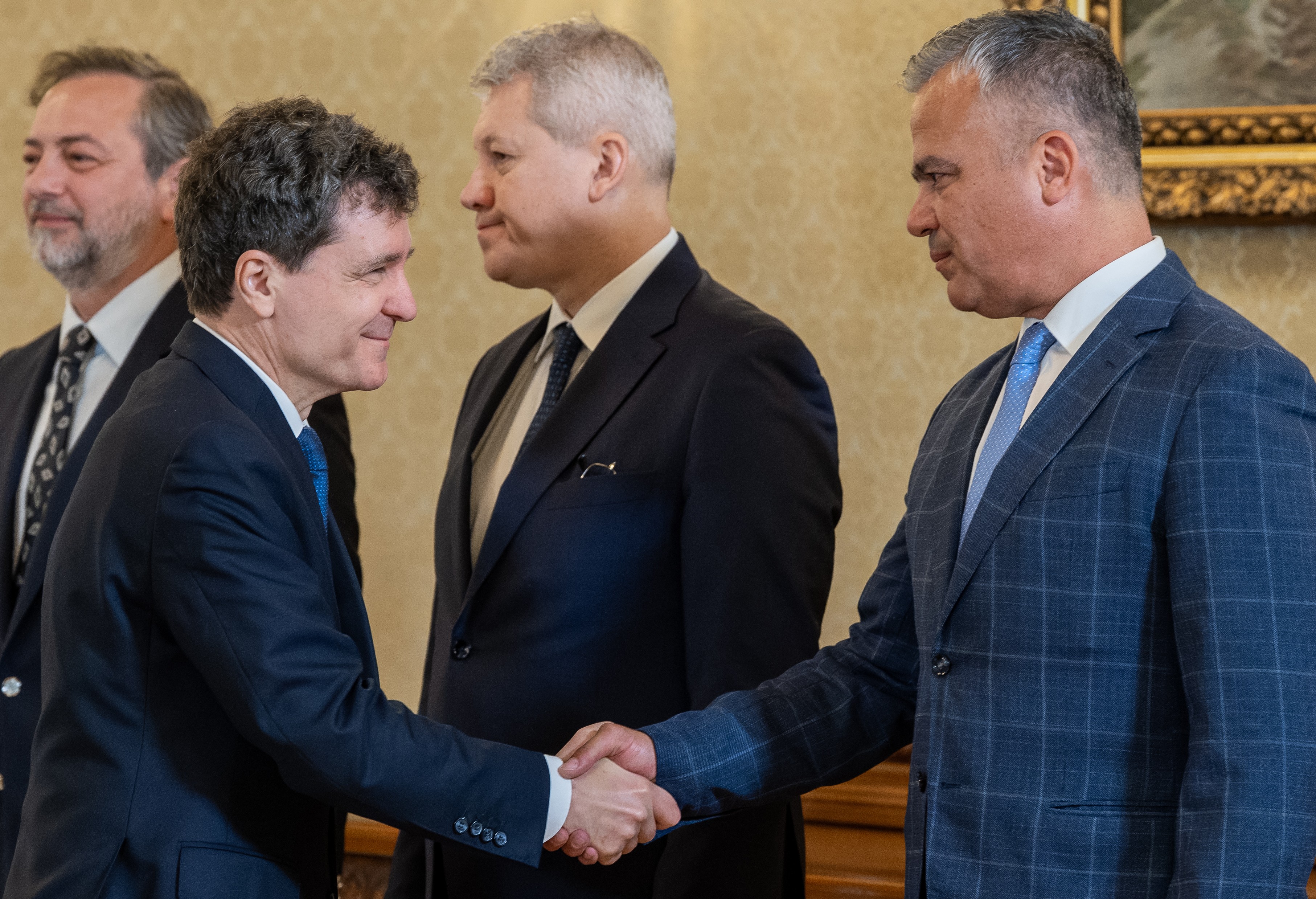 A PNL nem támogatja Veștea kormányának beiktatását, a kijelölt miniszterelnök nem lép vissza