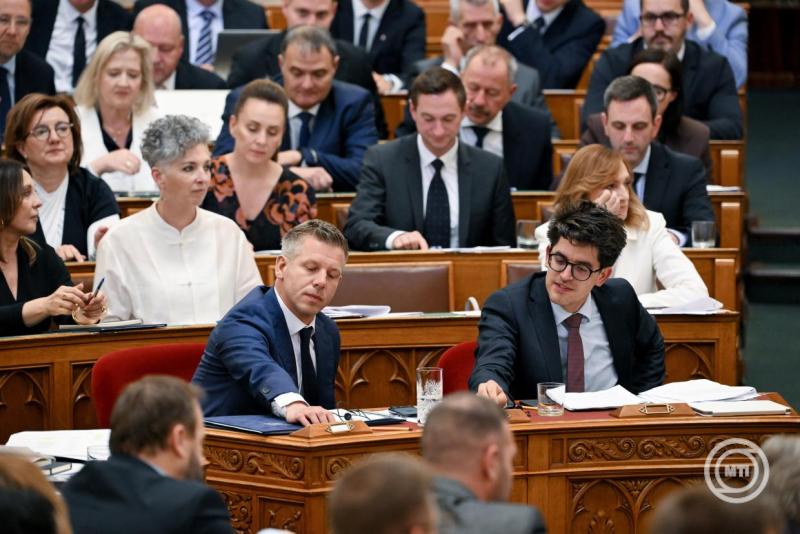 Alkotmányt módosított a Tisza, hogy Orbán Viktor ne lehessen többé miniszterelnök
