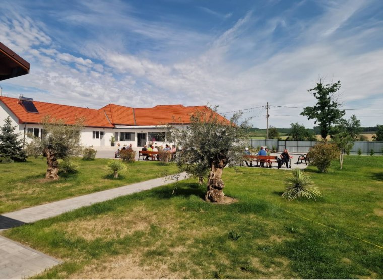 Újabb személyeket vettek őrizetbe a Bihar megyei engedély nélküli otthonok ügyében