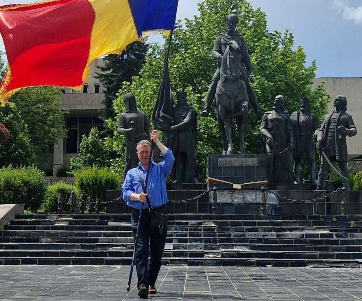 Tanasă kiállt a székelyföldi városban provokációra készülő fekete öves magyargyűlölő mellett