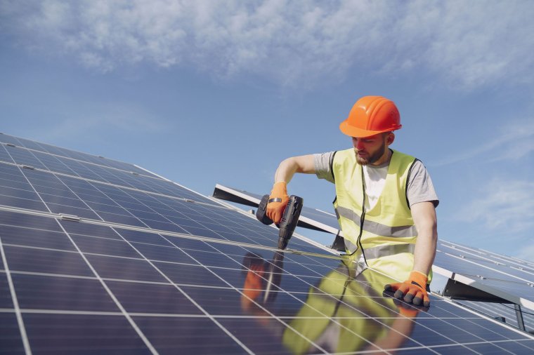 Több mint 59 millió lejt fordítanának napelemekre és energiatárolásra Nagyváradon