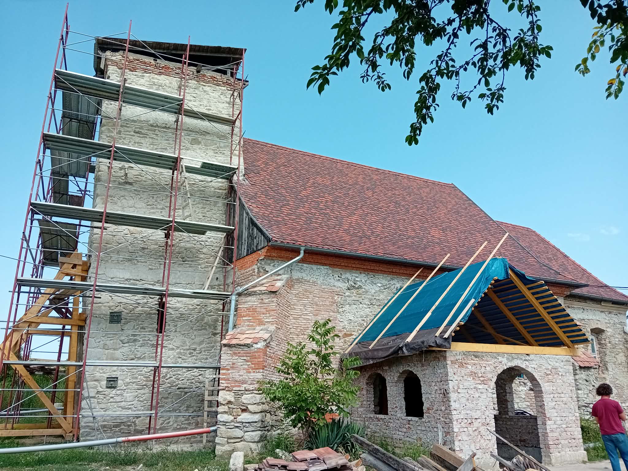 Új titkokat tár fel a bethlenszentmiklósi unitárius templom felújítása