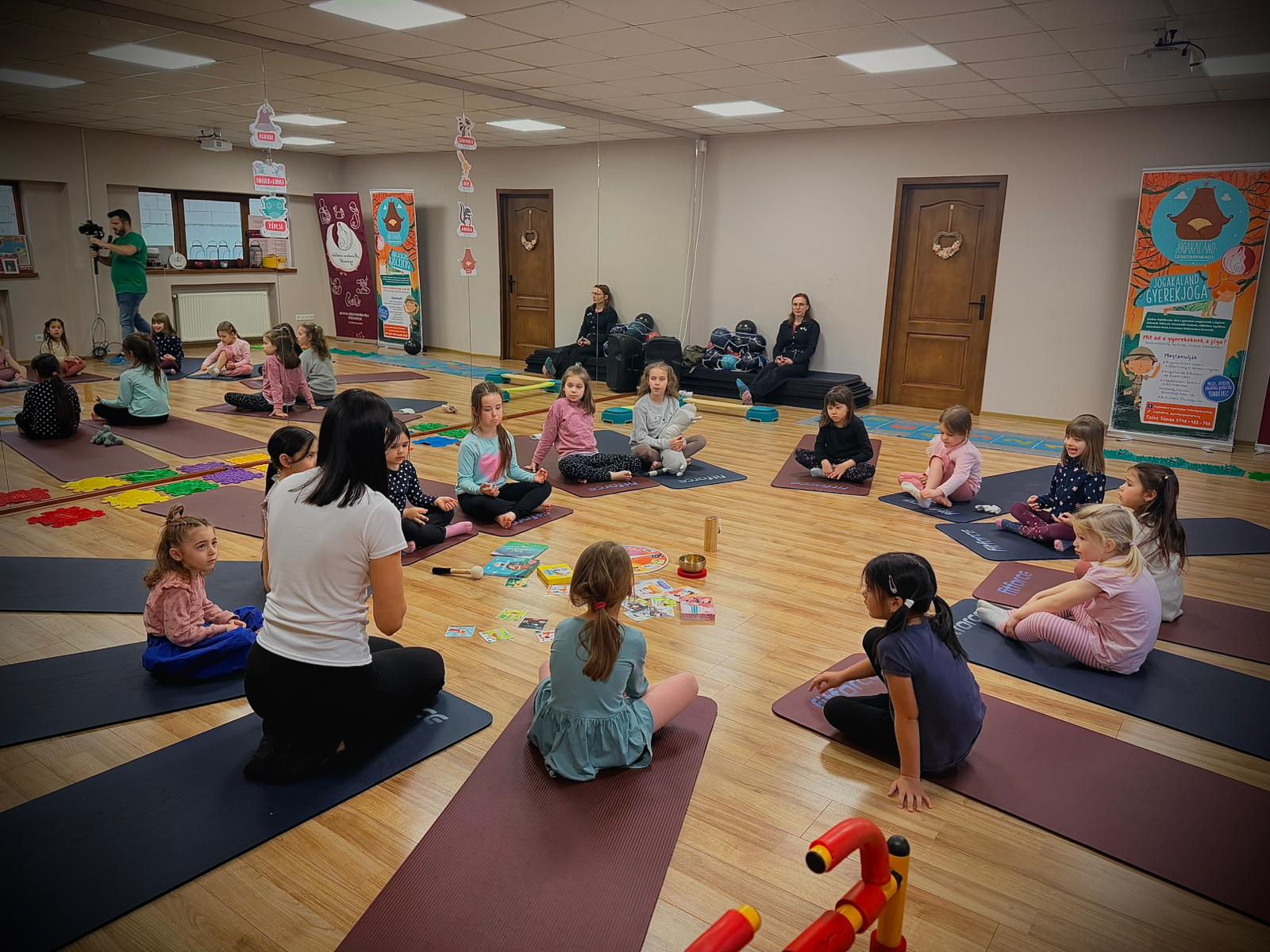 Gyerekjóga: örömtorna számtalan előnnyel – VIDEÓ