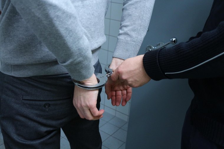 Terrorizmus gyanújával helyeztek előzetes letartóztatásba egy férfit Beszterce-Naszód megyében