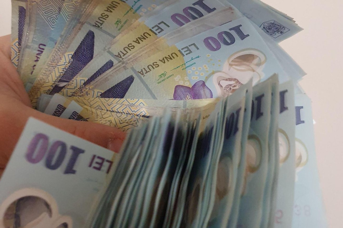 Bolojan: A költségvetési hiány csökkenésével emelhetők a közalkalmazotti bérek és a nyugdíjak