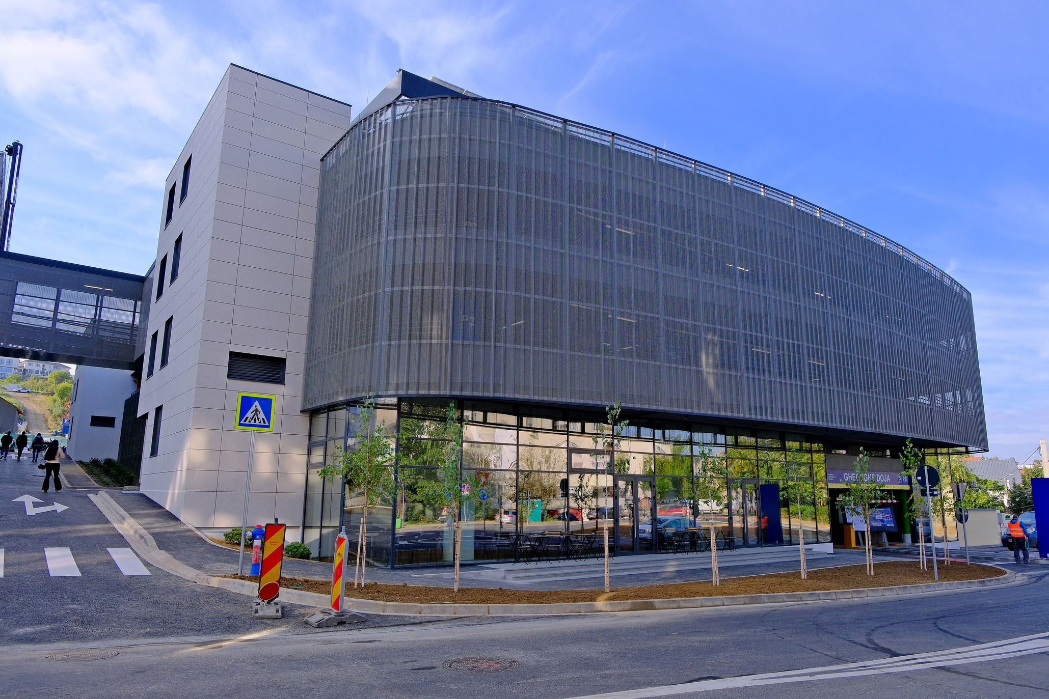 Október 1-jén megnyitják a nagyváradi kórház mellett épült parkolóházat | FOTÓK