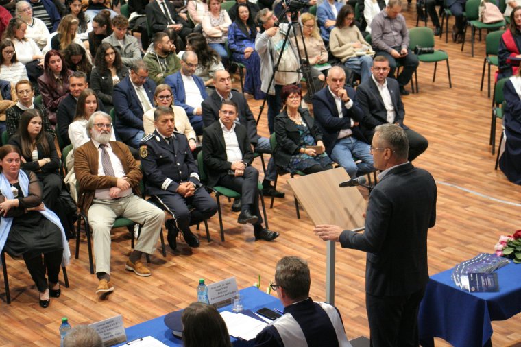 Az algoritmusok korában is embernek maradni – tanévnyitó a Nagyváradi Egyetemen