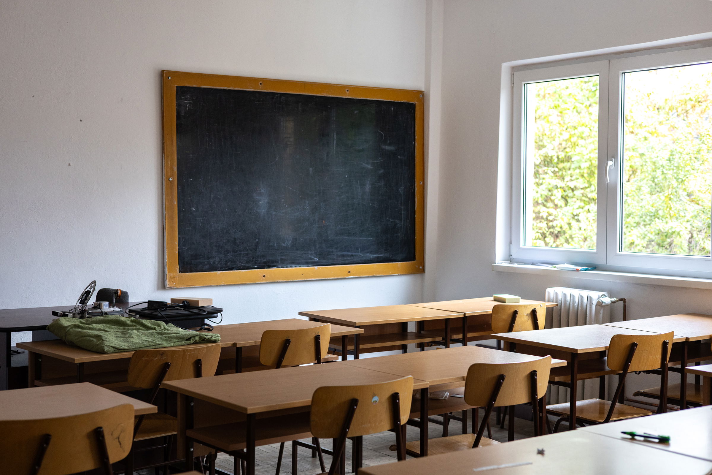 Felpofozott két diáklányt, őrizetbe vették az erdélyi város iskolájának tanárát