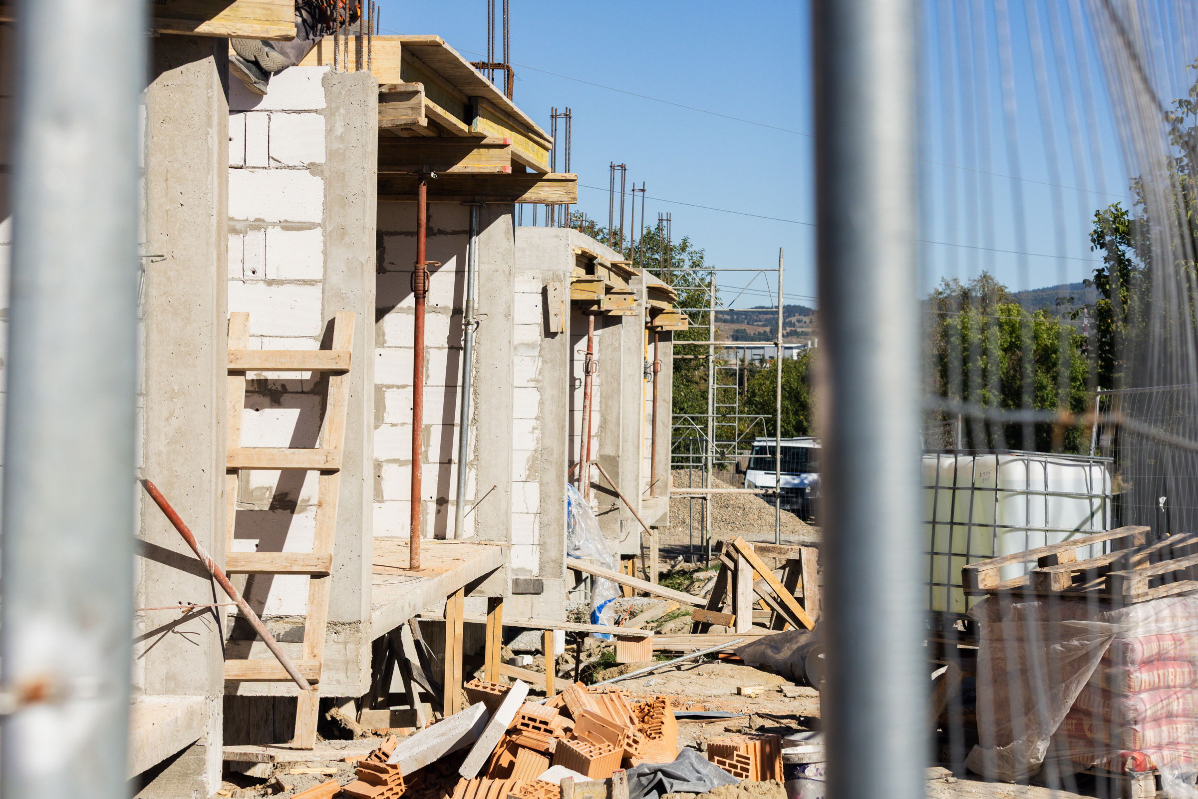 Tervezet: építkezési engedélyek nélkül készülhetnének vidéki épületek