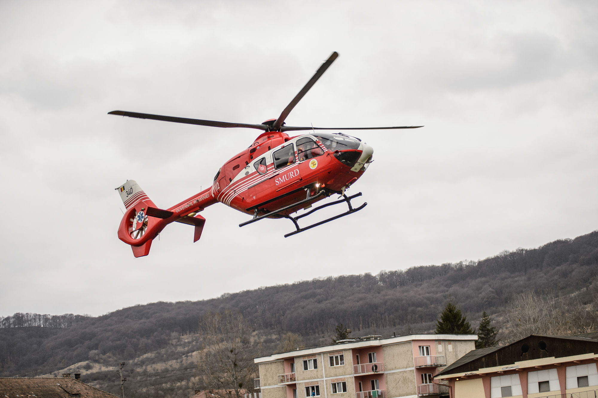 Hét méter magas oszlopról zuhant le egy fiatalember Beszterce-Naszód megyében