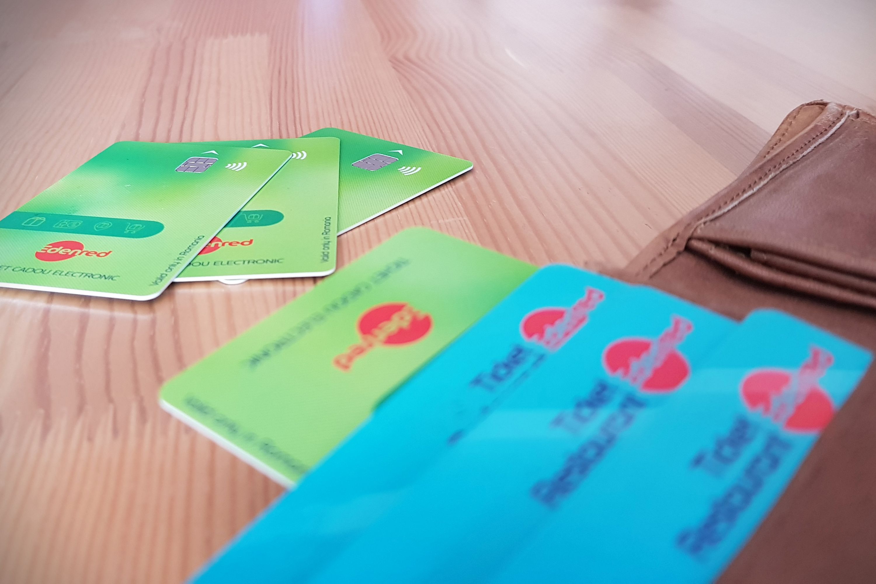 Béremelés helyett utalványokat adnak a dolgozóknak – de ez kinek éri meg?