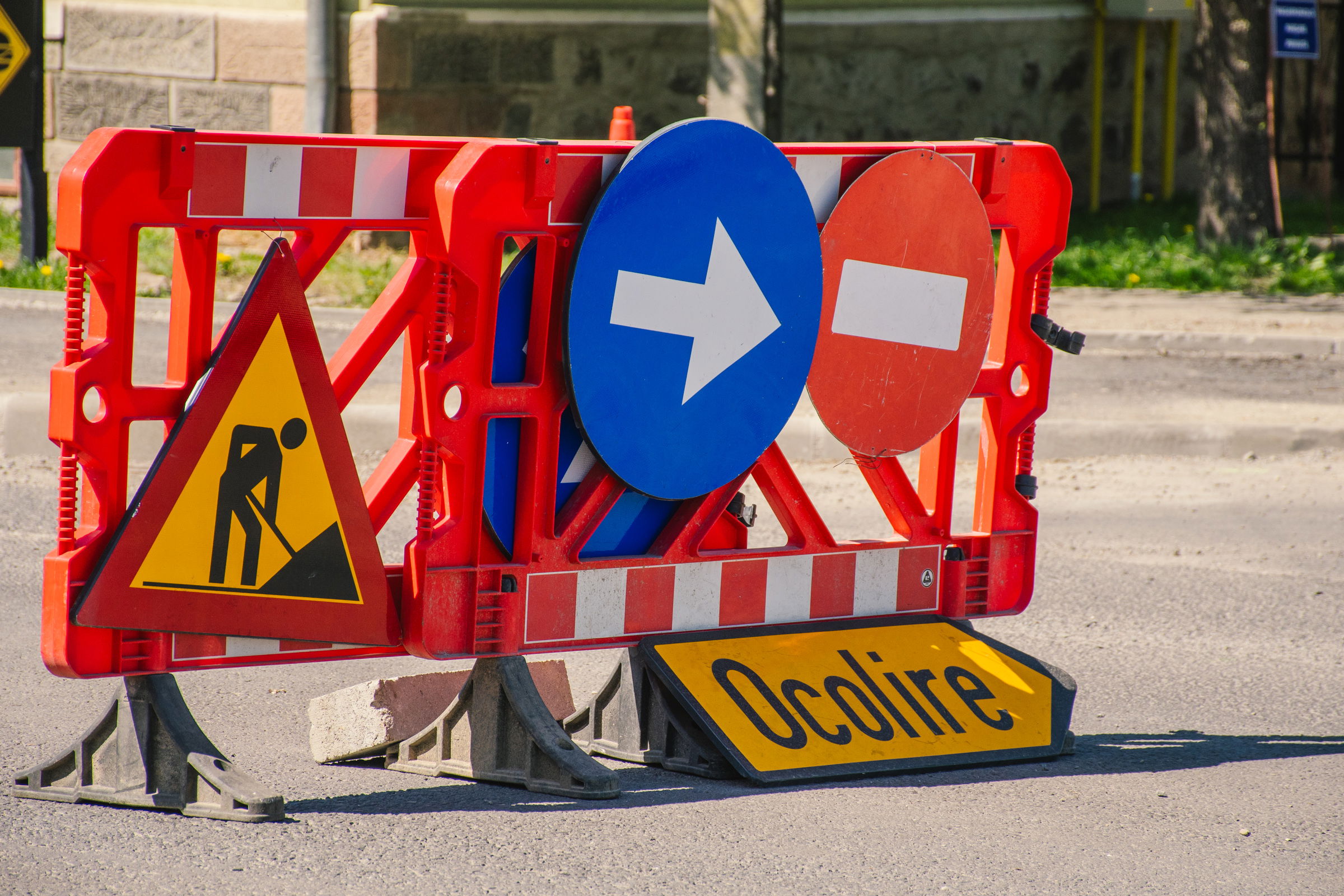 Dolgoznak a vasúti felüljárónál, forgalomkorlátozások várhatók a Dózsa György utcán és környékén