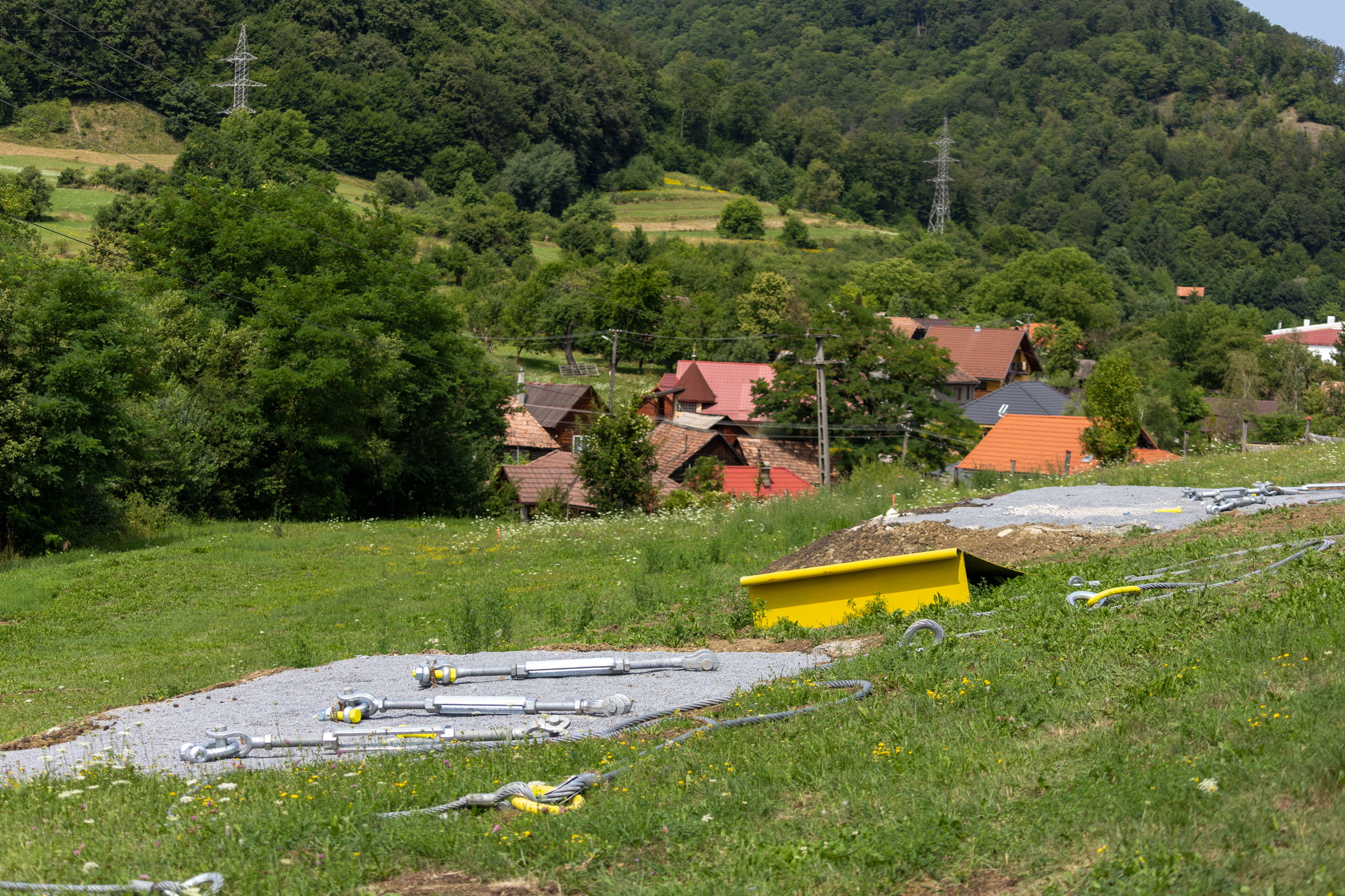 Több mint két hónap után visszatérhetnek otthonaikba a veszélyzónából kitelepített parajdiak