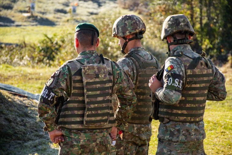 A belügyi és a védelmi alkalmazottak nyugdíjkorhatárának növelését tervezi a védelmi minisztérium