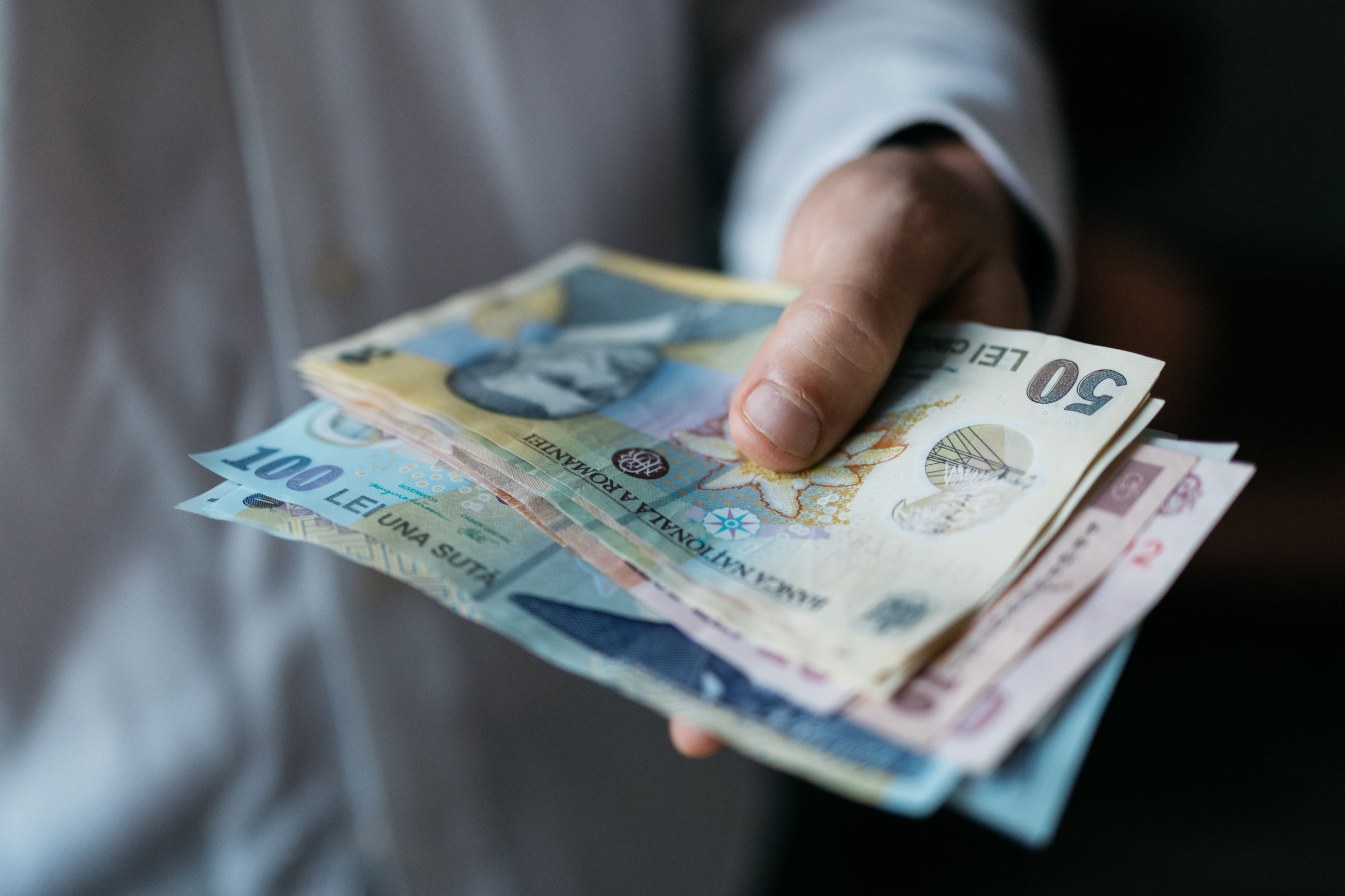 Tájékoztatás: a jövő hét elején utalják a nyugdíjakat, a „gyerekpénz” folyósítása elkezdődött