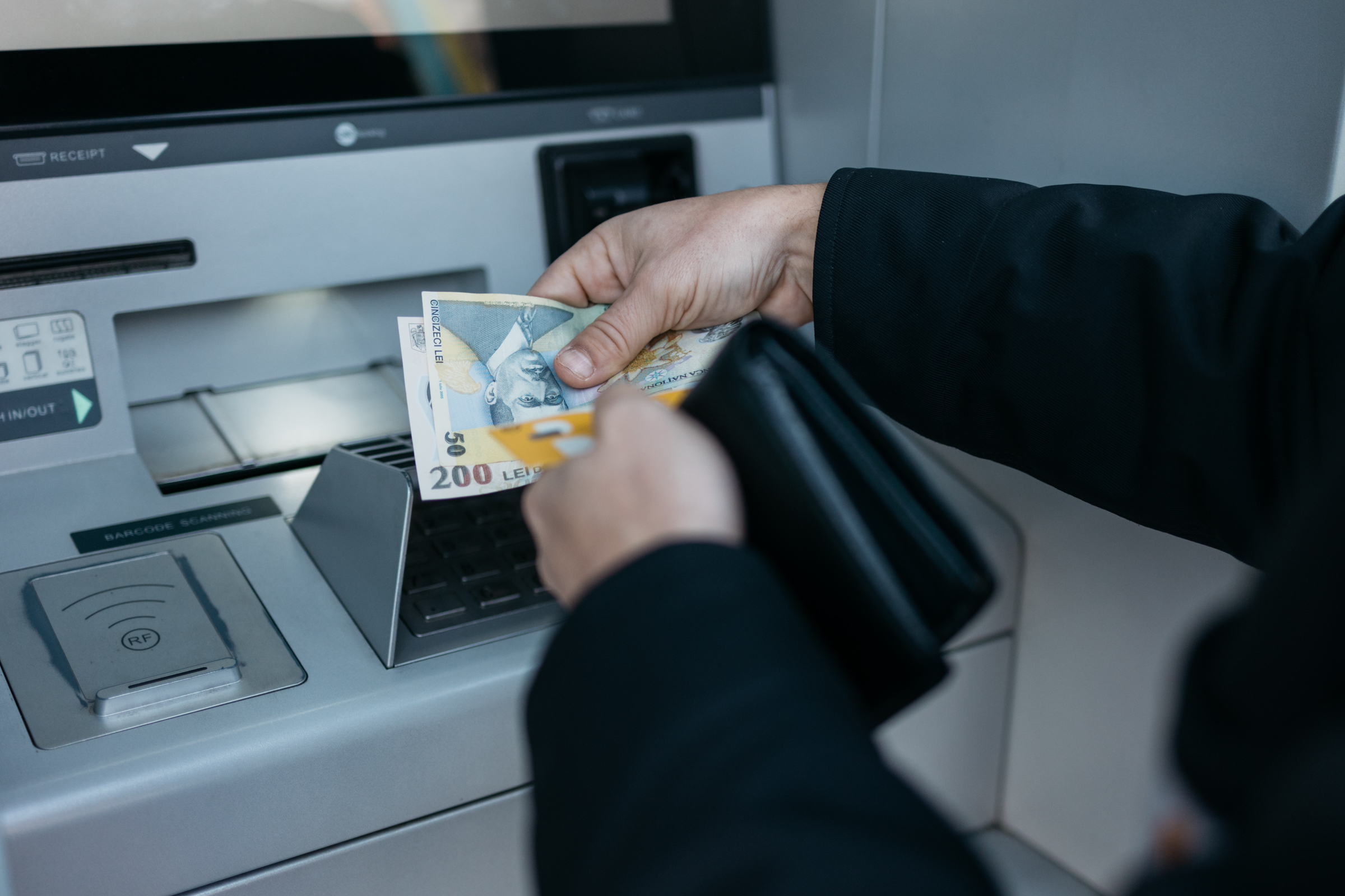 Új szabályok jöhetnek az ATM-es készpénzfelvételnél