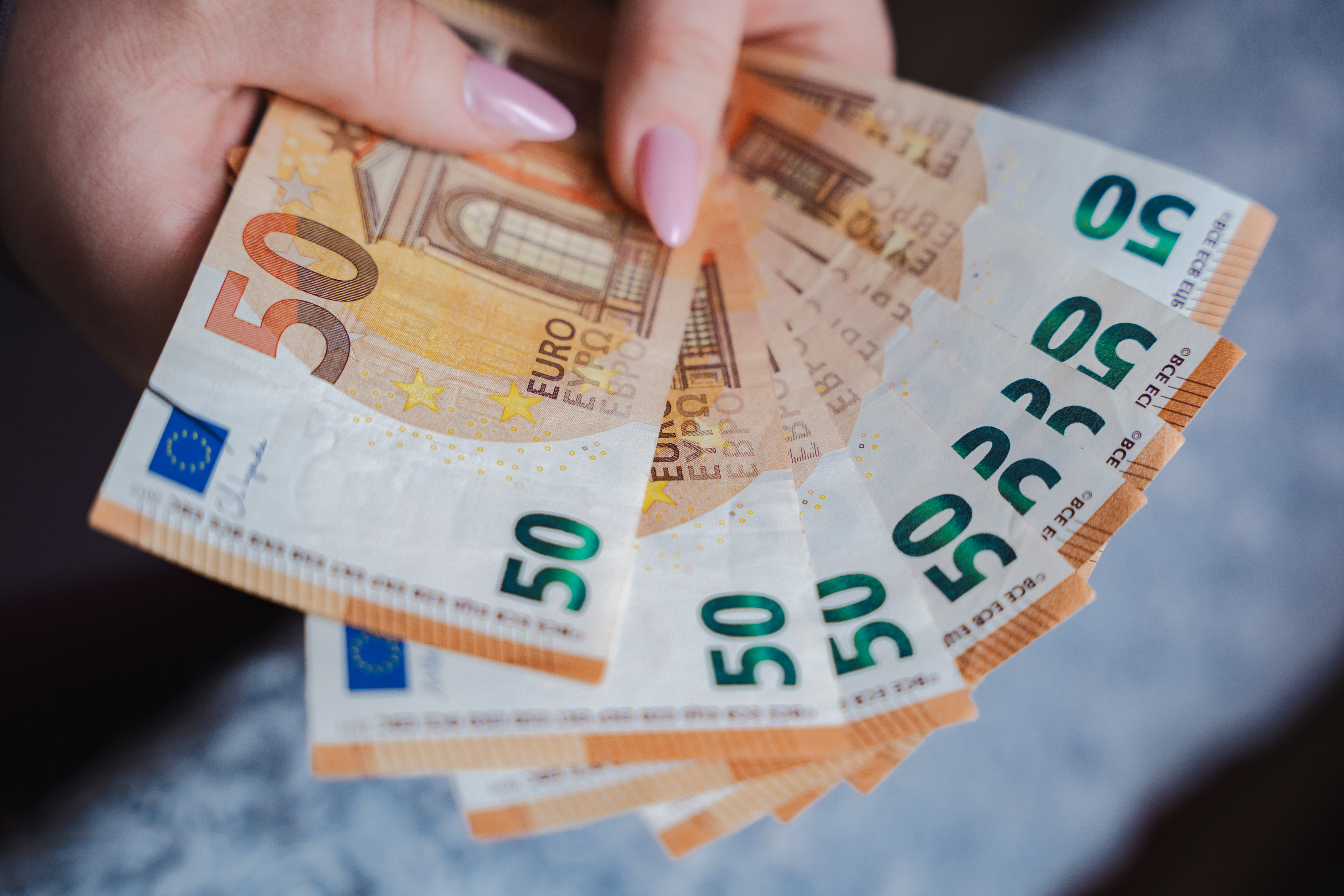 Az euróbankjegyek megújítását tervezi az Európai Központi Bank