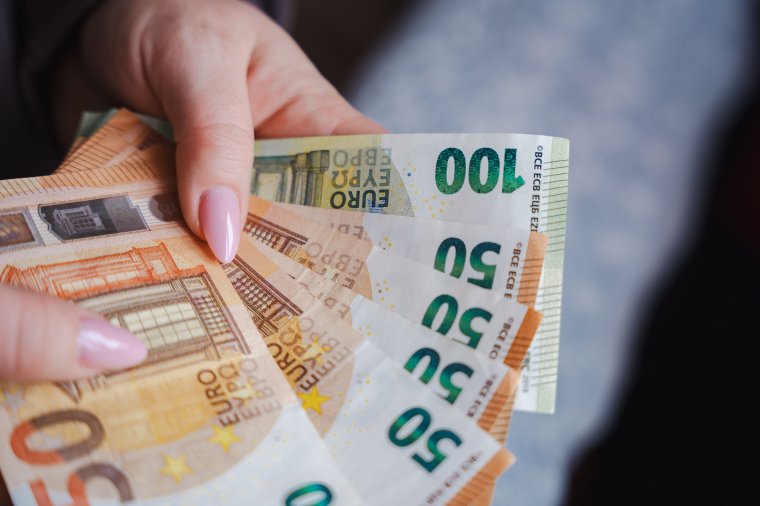 Gyengült a lej csütörtökön a főbb valutákhoz képest
