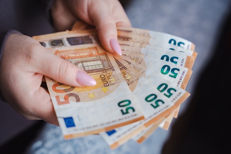 Isărescu: Románia öt éven belül kezdhet érdemben tárgyalni az euró bevezetésének időpontjáról