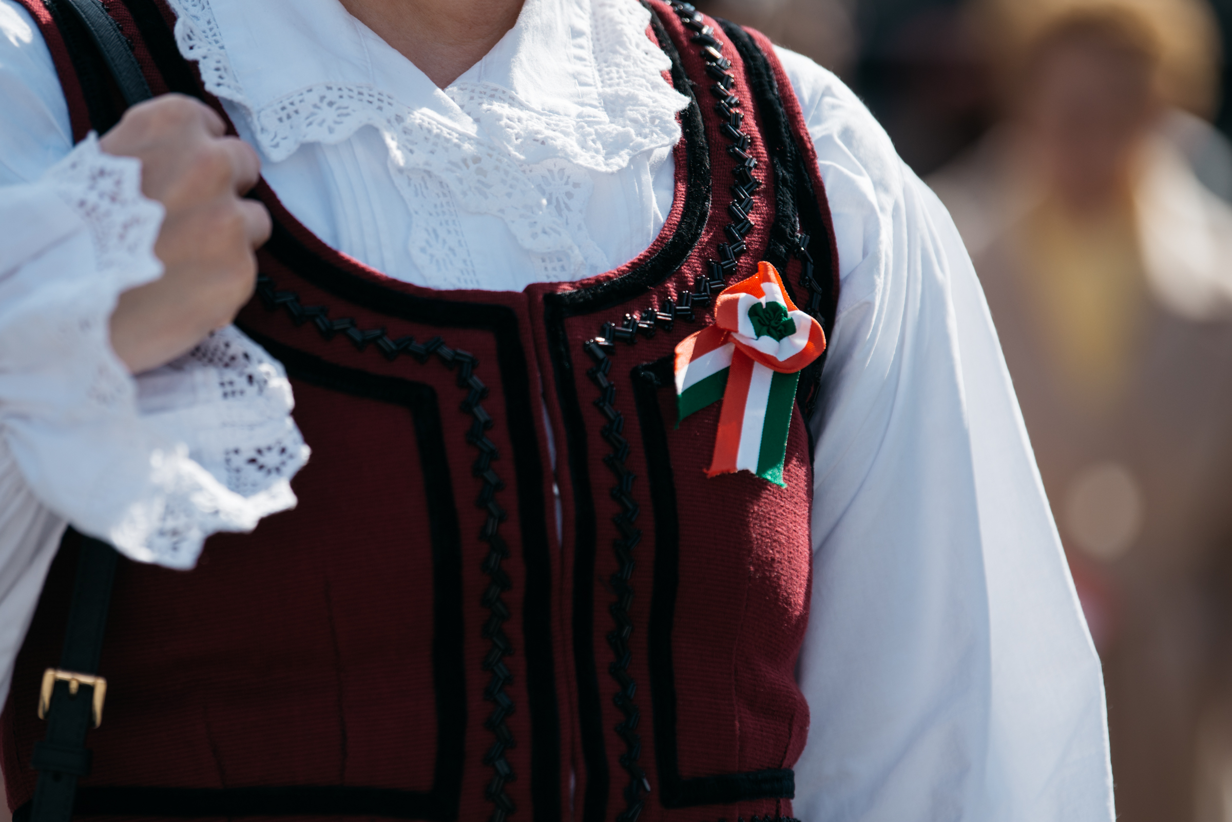 Anyaország-külhoniak ellentét, támogatások és az árokbetemetés felelőssége