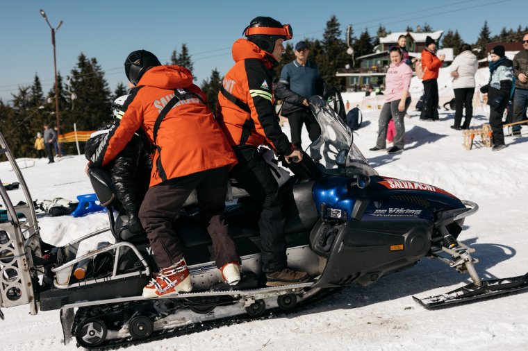 A hegyimentők 41 személyen segítettek egy nap alatt, 17 személyt kórházba is szállítottak