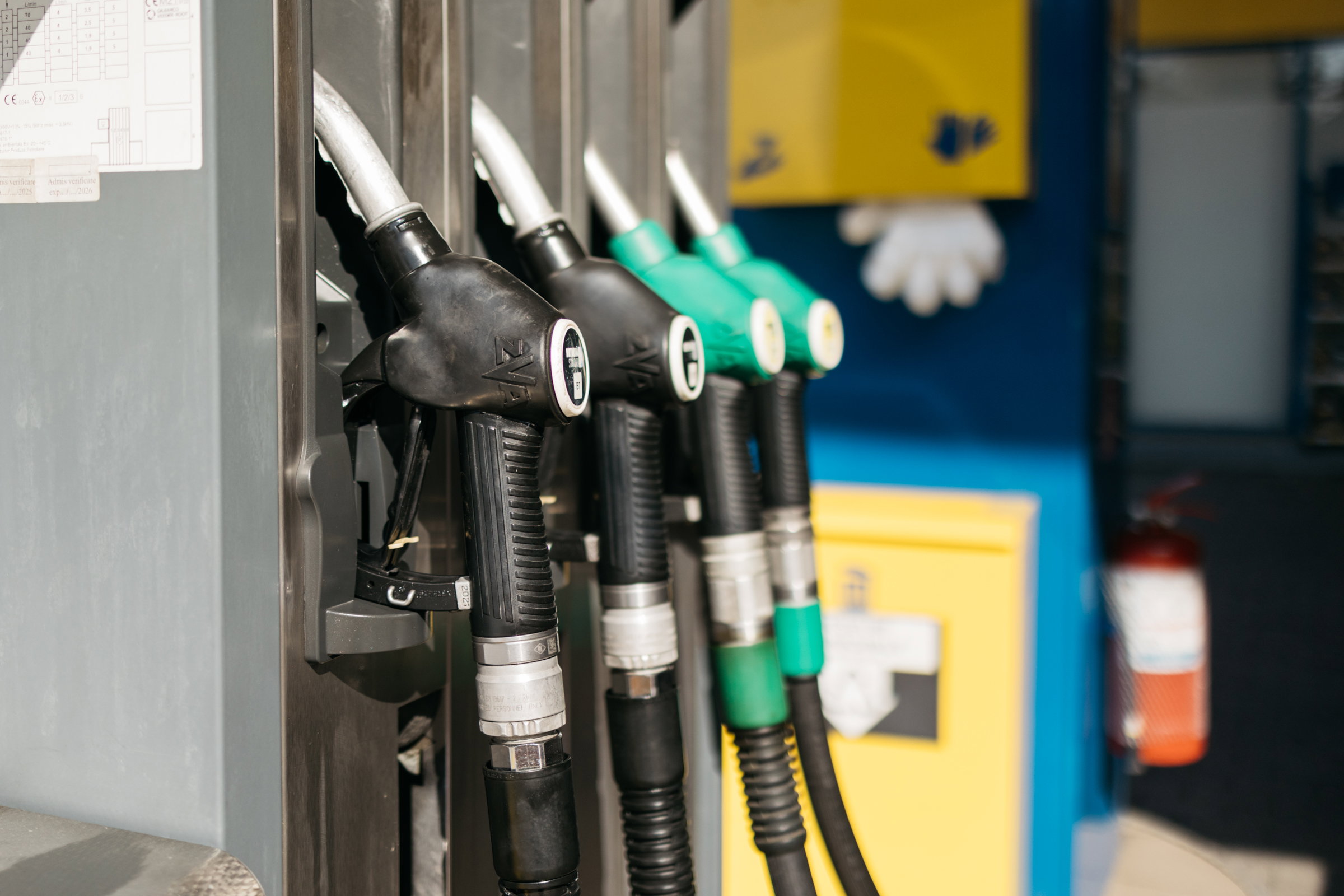 Bolojan: Az üzemanyagpiaci válsághelyzet kihirdetéséről szóló sürgősségi rendeletet legkésőbb csütörtökön fogadja el a kormány