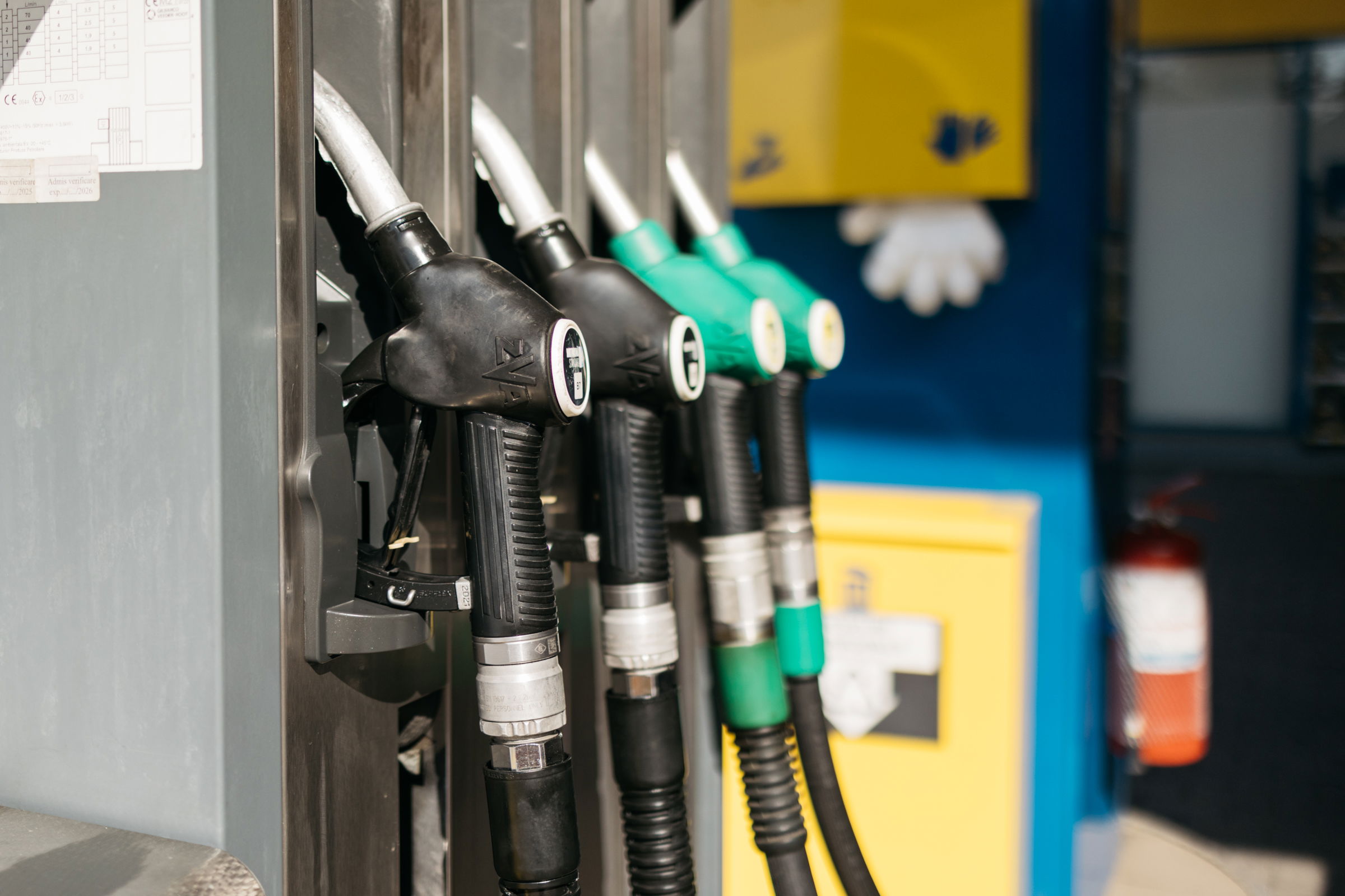 Bolojan: Az üzemanyagpiaci válsághelyzet kihirdetéséről szóló sürgősségi rendeletet legkésőbb csütörtökön fogadja el a kormány