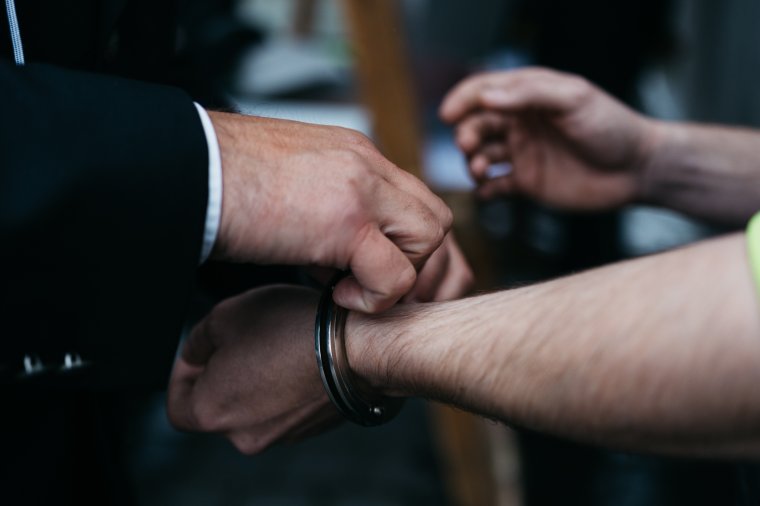 Előzetes letartóztatásba került egy férfi, aki két embert bántalmazott Szalárdon