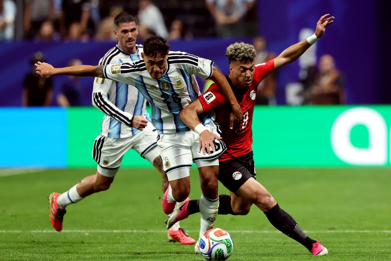 Kétgólos hátrányból fordított Argentína