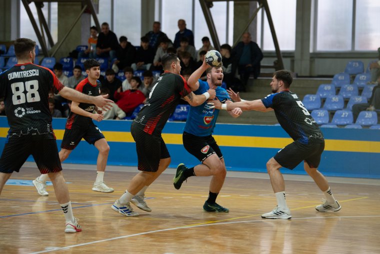 Tartja a lépést az élmezőnnyel a váradi kézilabdacsapat