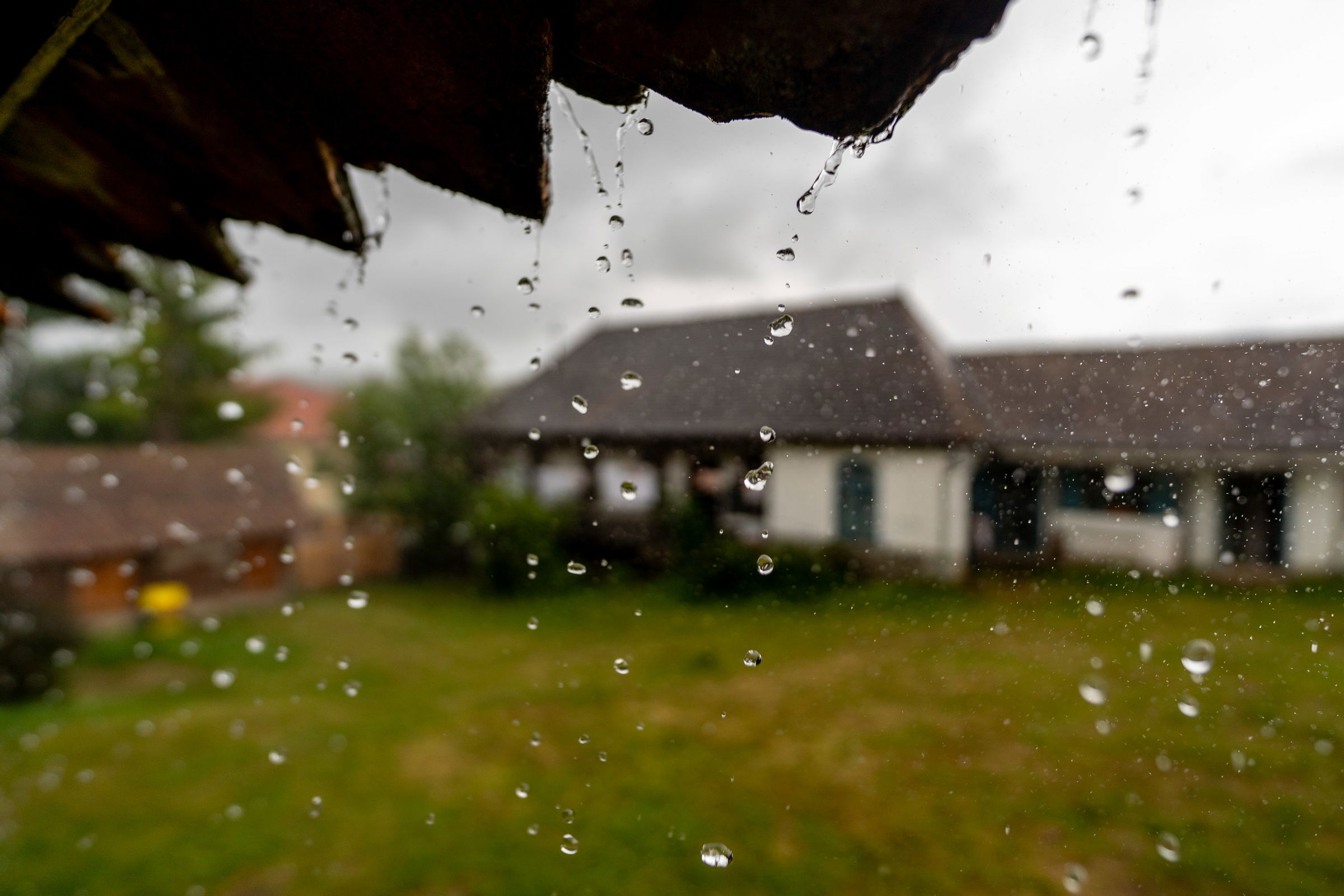 Erdélyi és bánsági megyékre is érvényes riasztást adtak ki a várható zivatarok miatt