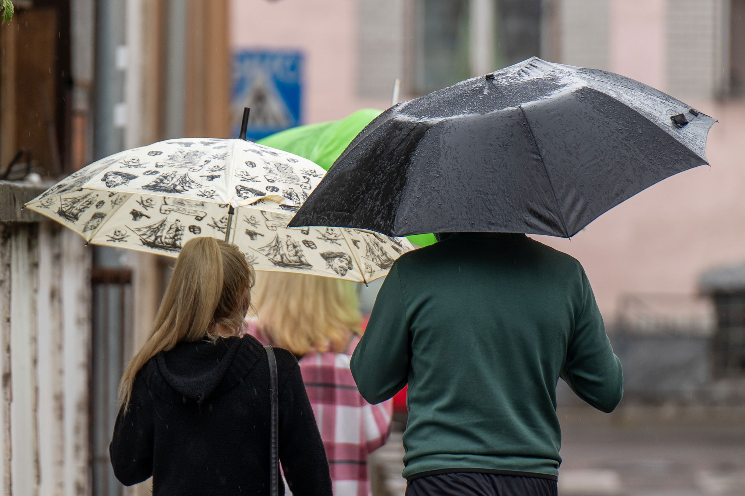 Ma sem ússzuk meg eső nélkül, 16 megyében várhatók zivatarok