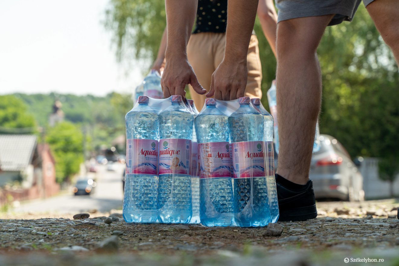 Több mint 12,8 millió liter vizet osztottak szét két hét alatt Maros megyében