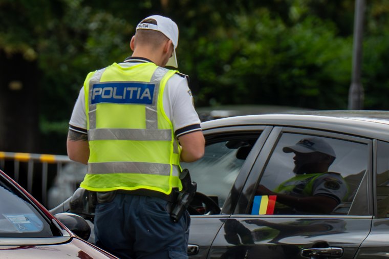 Fokozott rendőri ellenőrzések Bihar megyében: több száz bírságot szabtak ki és számos jogosítványt vontak be a hétvégén