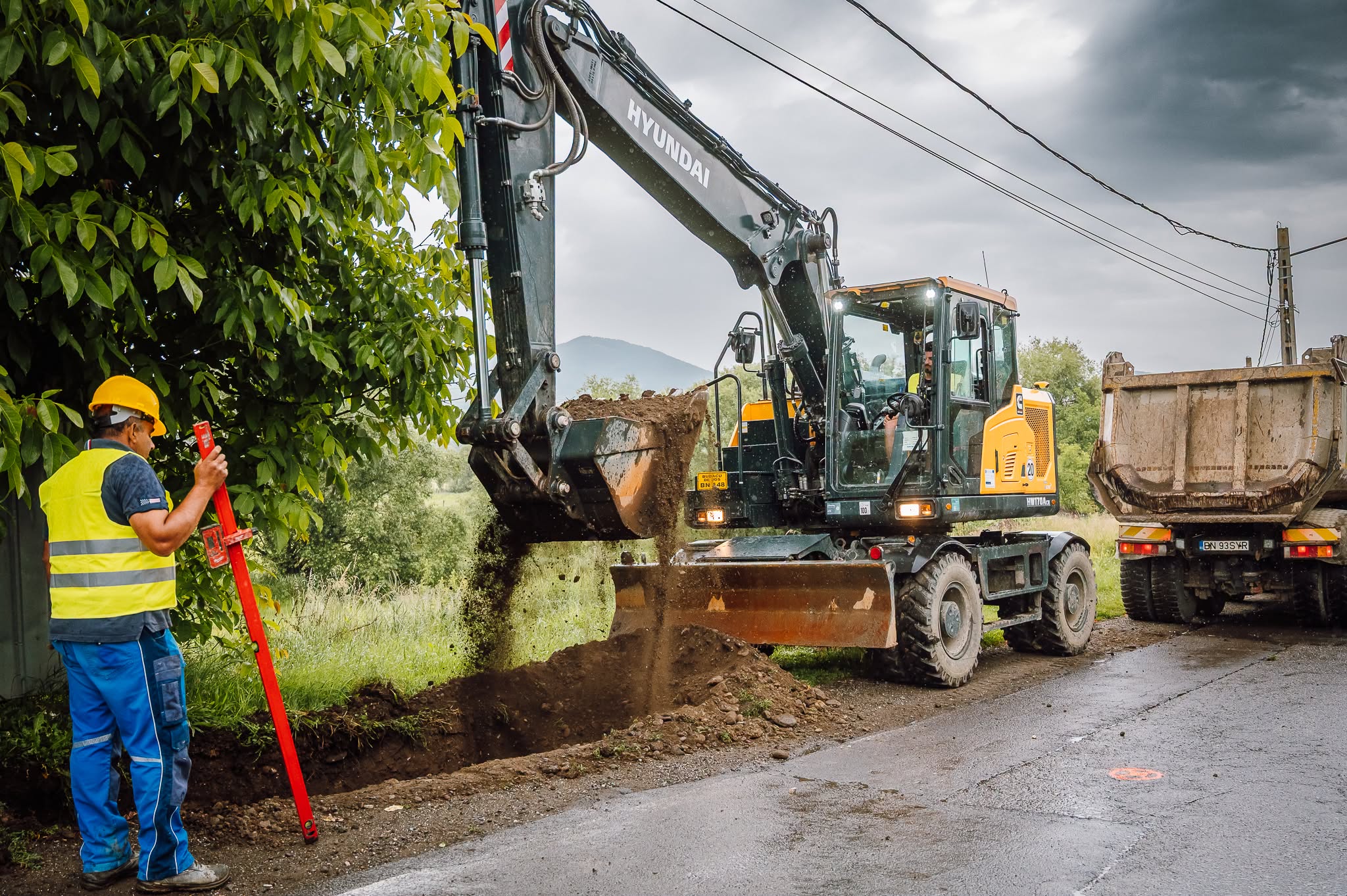 Modern gépeket és felszereléseket vásárolnak a megyei utak karbantartásához