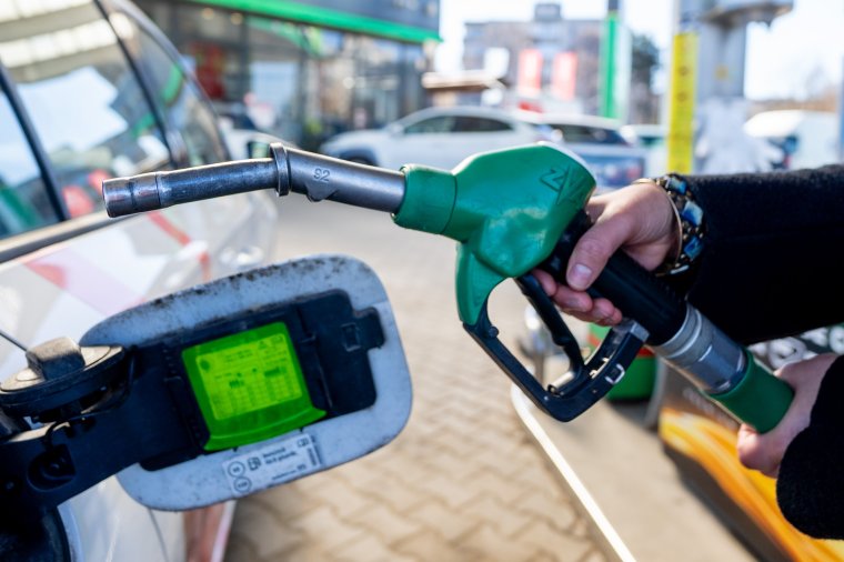 Hiába csökken a kőolaj világpiaci ára, romániai üzemanyagárak tovább drágulnak